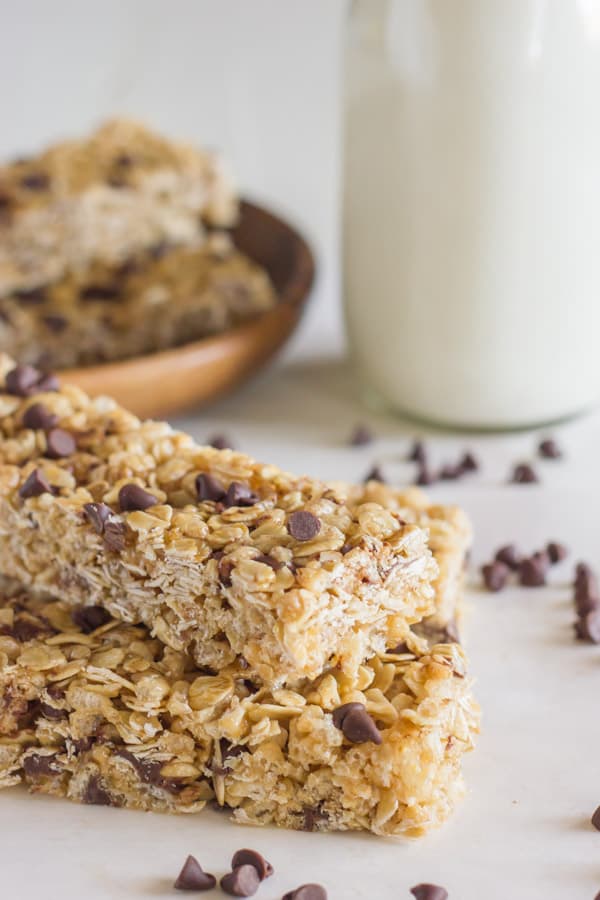 Chewy Chocolate Chip Granola Bars {Copycat Quaker}