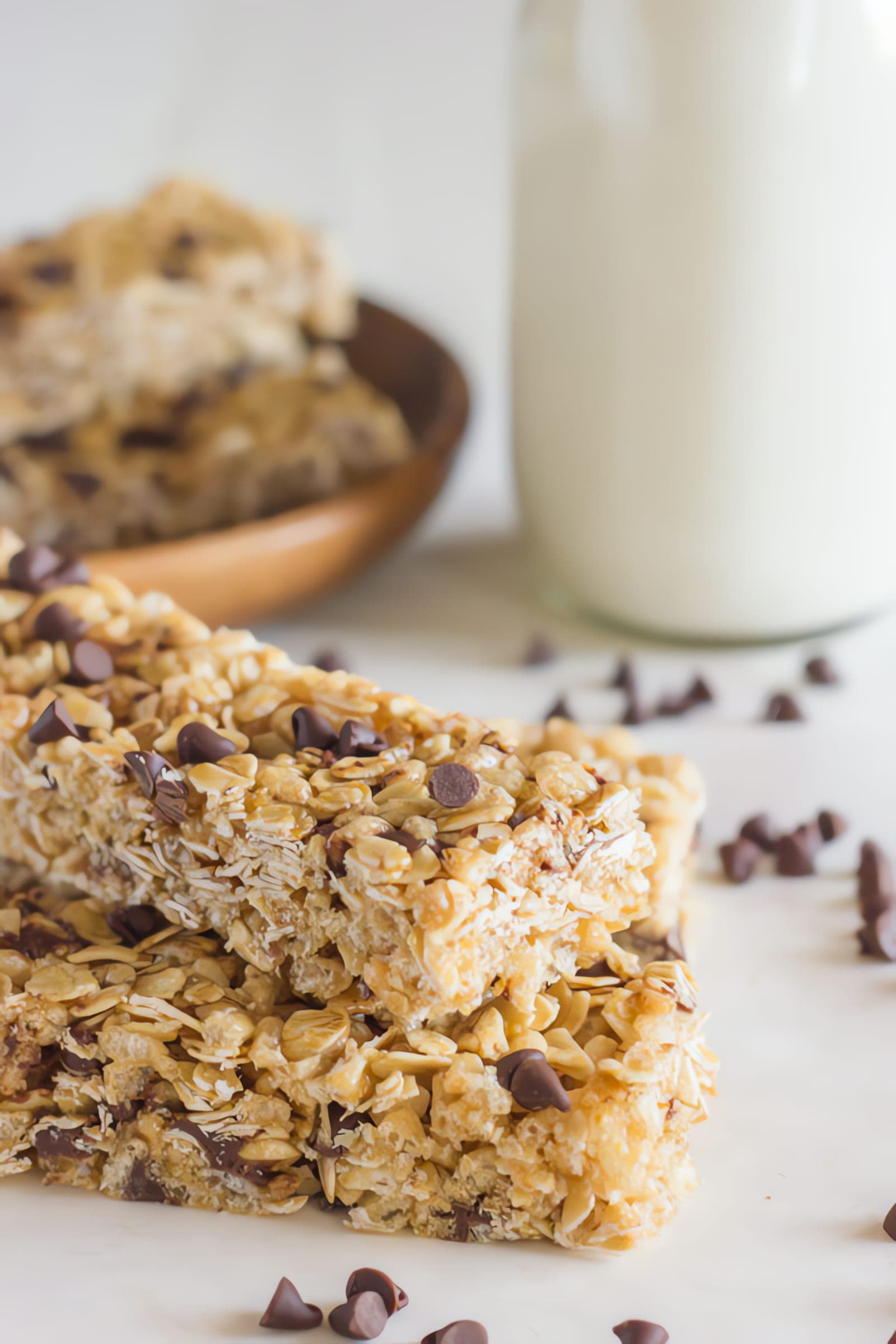 Chewy Chocolate Chip Granola Bars {Copycat Quaker}