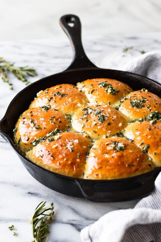 Garlic Herb Dinner Rolls